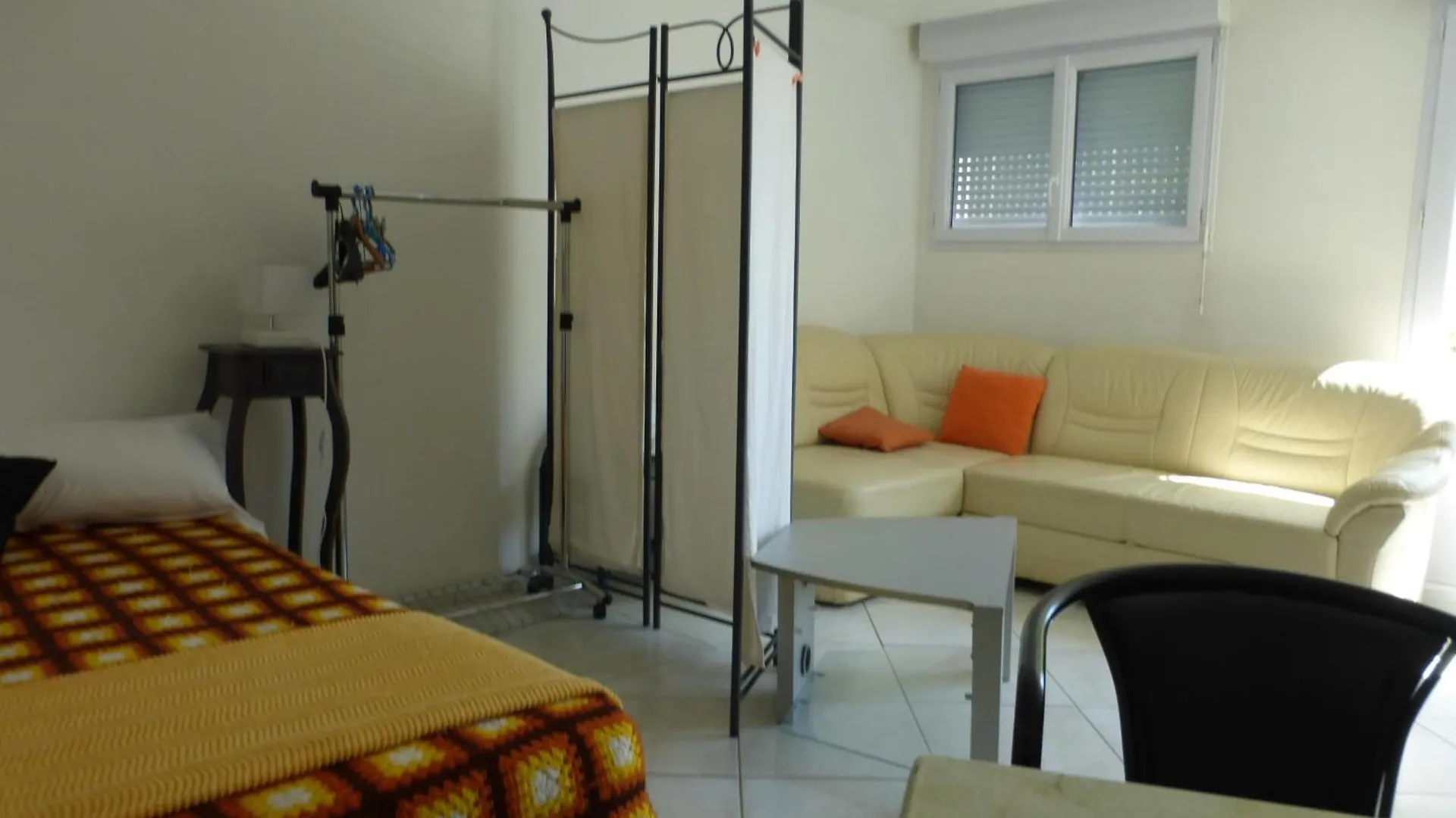 Studio Cote Jardin 2 A 5 Pers - Animaux Calmes Acceptes Garlan Frankreich